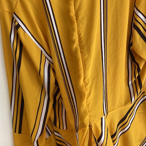 Ashley Stewart Flutter sleeve Cinched Flutter Split Front Top, Size 18/20 - Picture 7 of 13